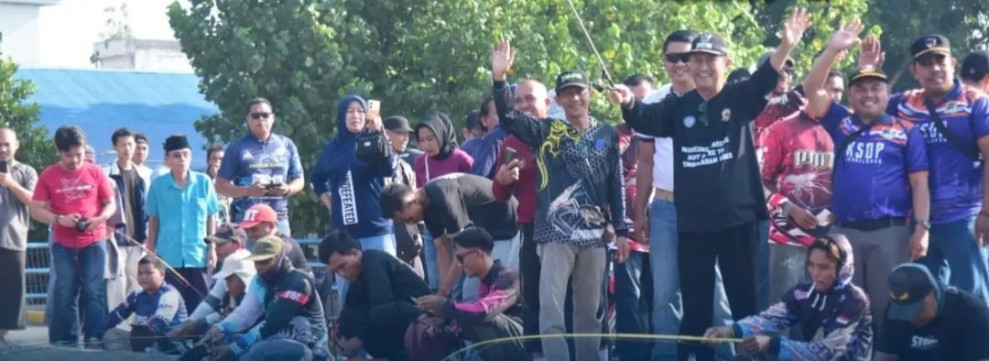Jaga Kelestarian Lingkungan, Wabup Inhil Buka Perlombaan Memancing Udang Galah