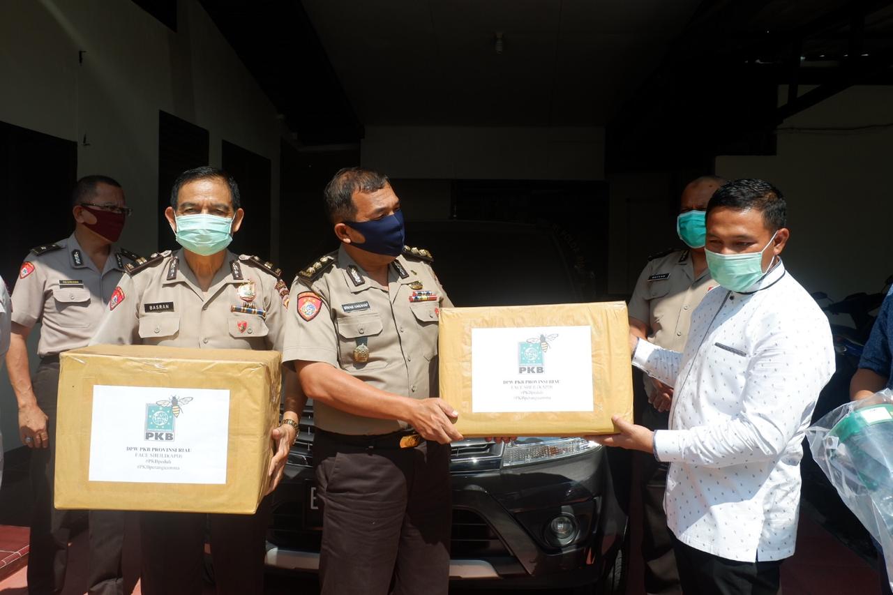 Abdul Wahid: PKB Riau Produksi 10.000 APD Face Shield Untuk Tenaga Medis