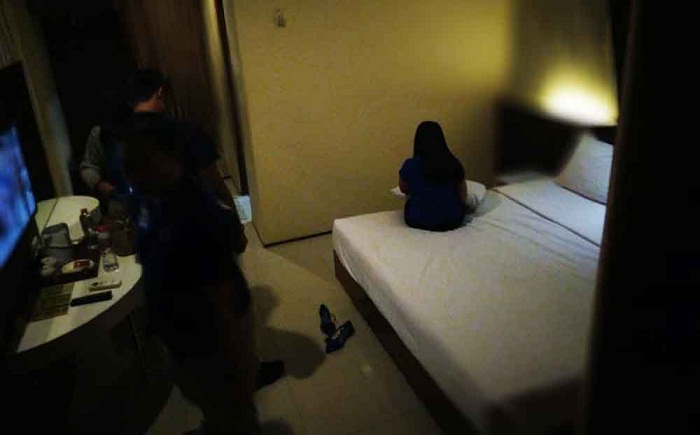 Tertangkap Mesum dengan Imigran; Jangan Ditangkap Pak, Kami Pacaran, Bulan Depan Kami Nikah
