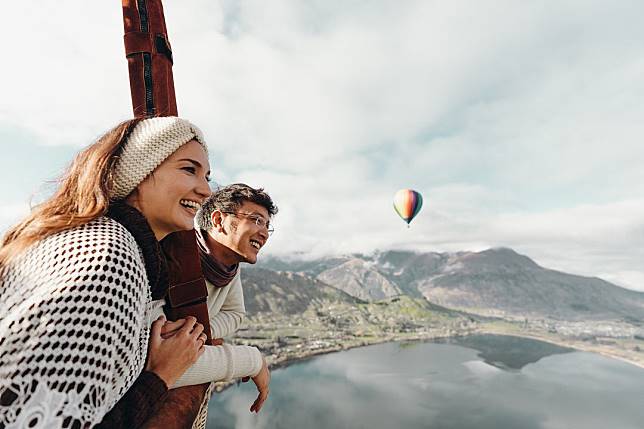 Potret Mesra Nadine dan Dimas Anggara Ketika Honeymoon ke New Zealand