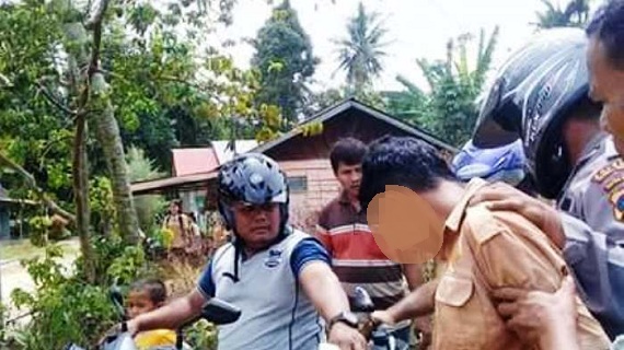 Murid Penikam Guru Diburu Siswa dan Warga Sampai Perumahan
