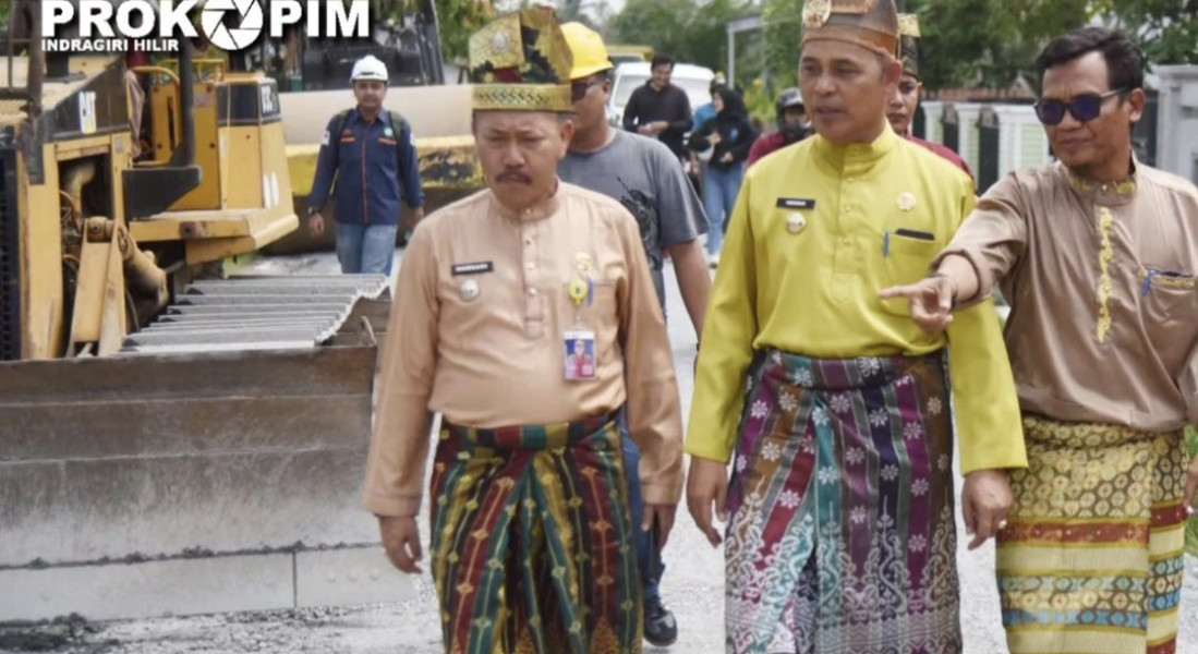 Pj Bupati Inhil Datangi Langsung Pengerjaan Ruas Jalan SKB Tembilahan