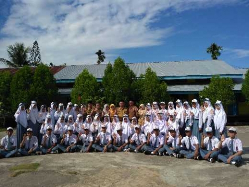 Hindari Bahaya Seks Bebas dan Narkoba, SMAN 1 Kateman Lantik Kepengurusan PIK Remaja