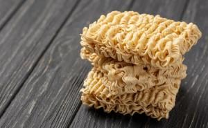 Jangan Keseringan, Ini Bahaya Makan Mi Instan
