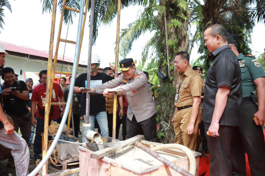 Polda Riau Berikan Bantuan Pengadaan Fasilitas Sumur Bor dan Pompa Air