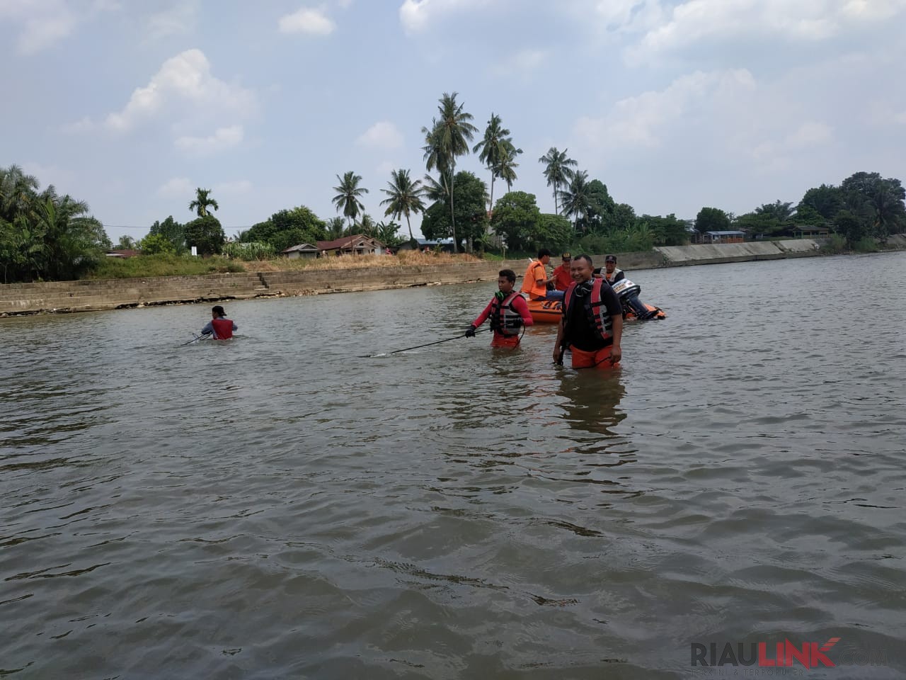 Dua Orang Warga Rohul Hanyut di Sungai Rokan