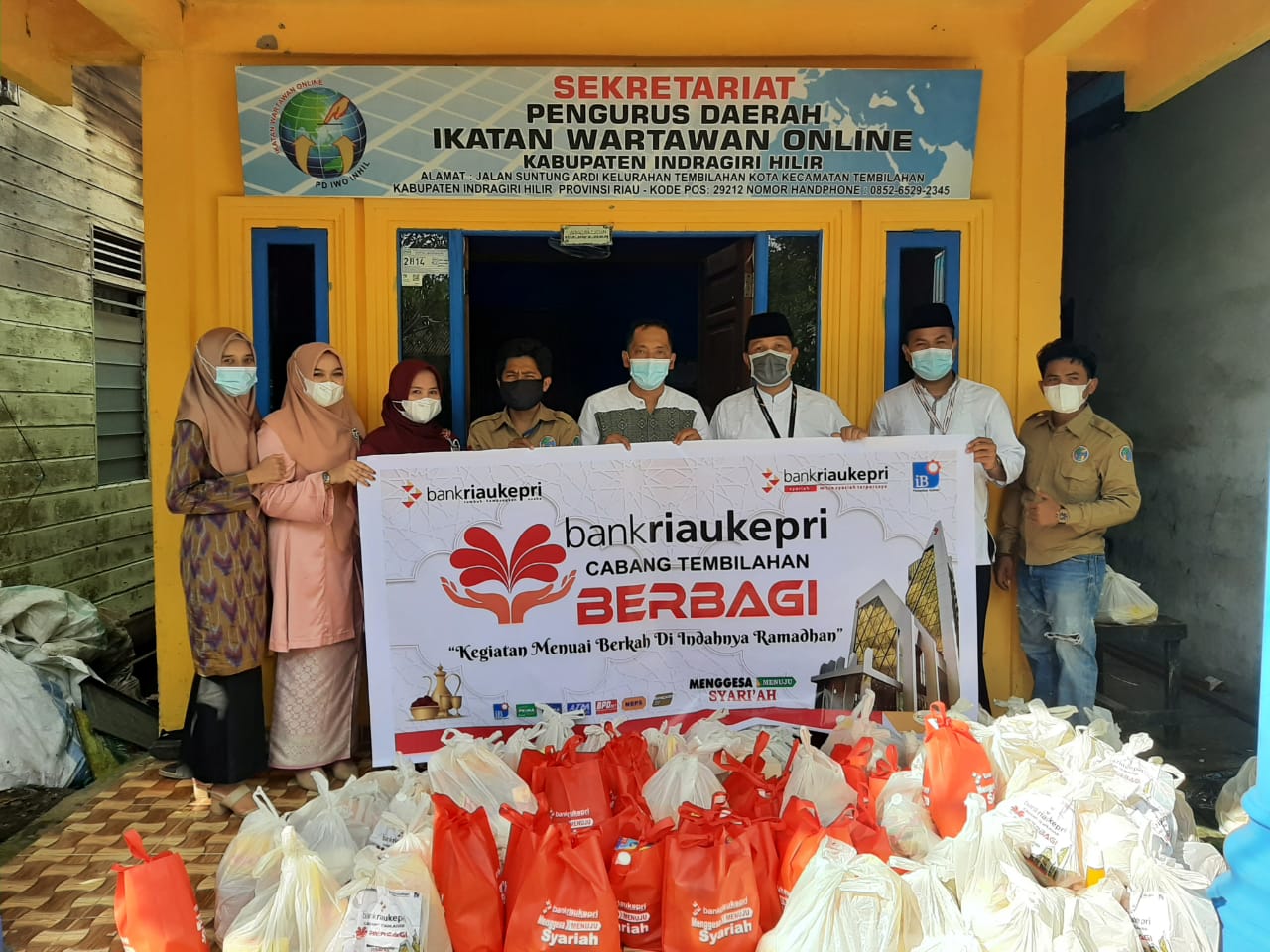 Tahun ini, BRK Cabang Tembilahan Kembali Salurkan Paket Sembako ke Pokso Relwan IWO Inhil