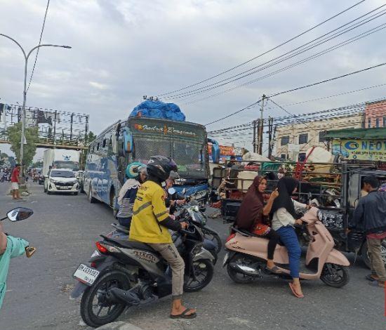 Akhir Pekan, Jalan Soebrantas Panam Macet Panjang, Disarankan Cari Jalan Alternatif