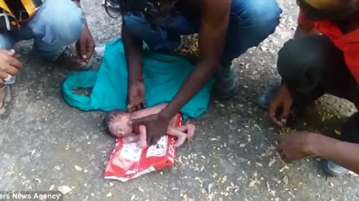 Bayi Malang Ini Dibuang di Tempat Sampah Hanya Karena Jenis Kelamin Tak Sesuai Harapan