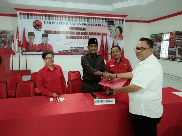 Mantan Bupati Inhil Dua Periode Daftarkan Diri di Penjaringan Cagubri PDIP