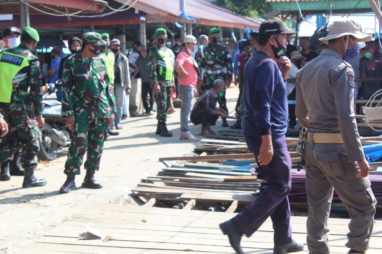 Kodim 0314 Turunkan Pasukan Back Up Satpol PP Tertibkan Bangunan Liar
