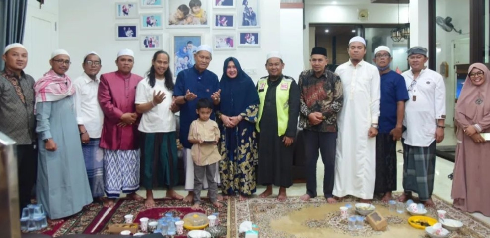 Wabup Inhil Sambut WNI yang Pulang Ibadah Haji dengan Bersepeda