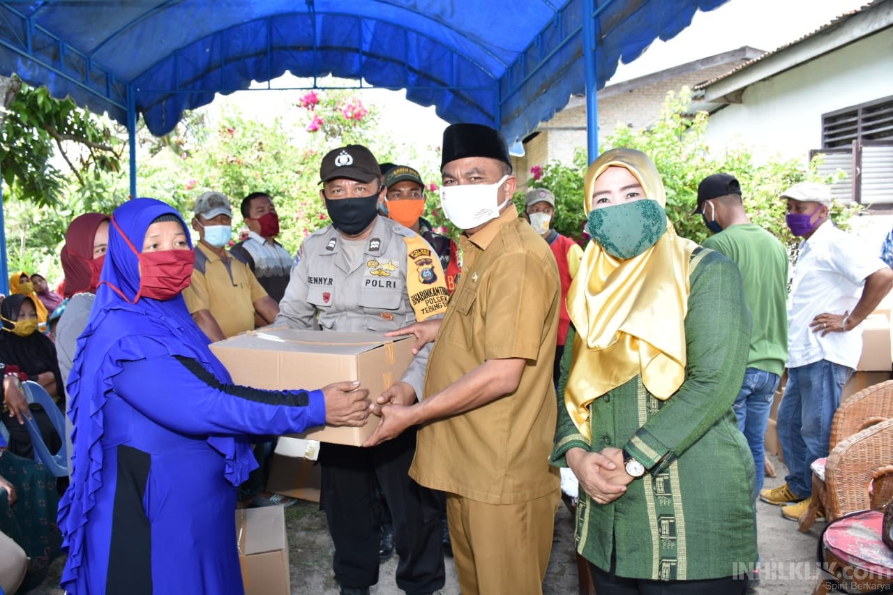 Darma Wijaya Bagikan Ratusan Paket Sembako kepada masyarakat