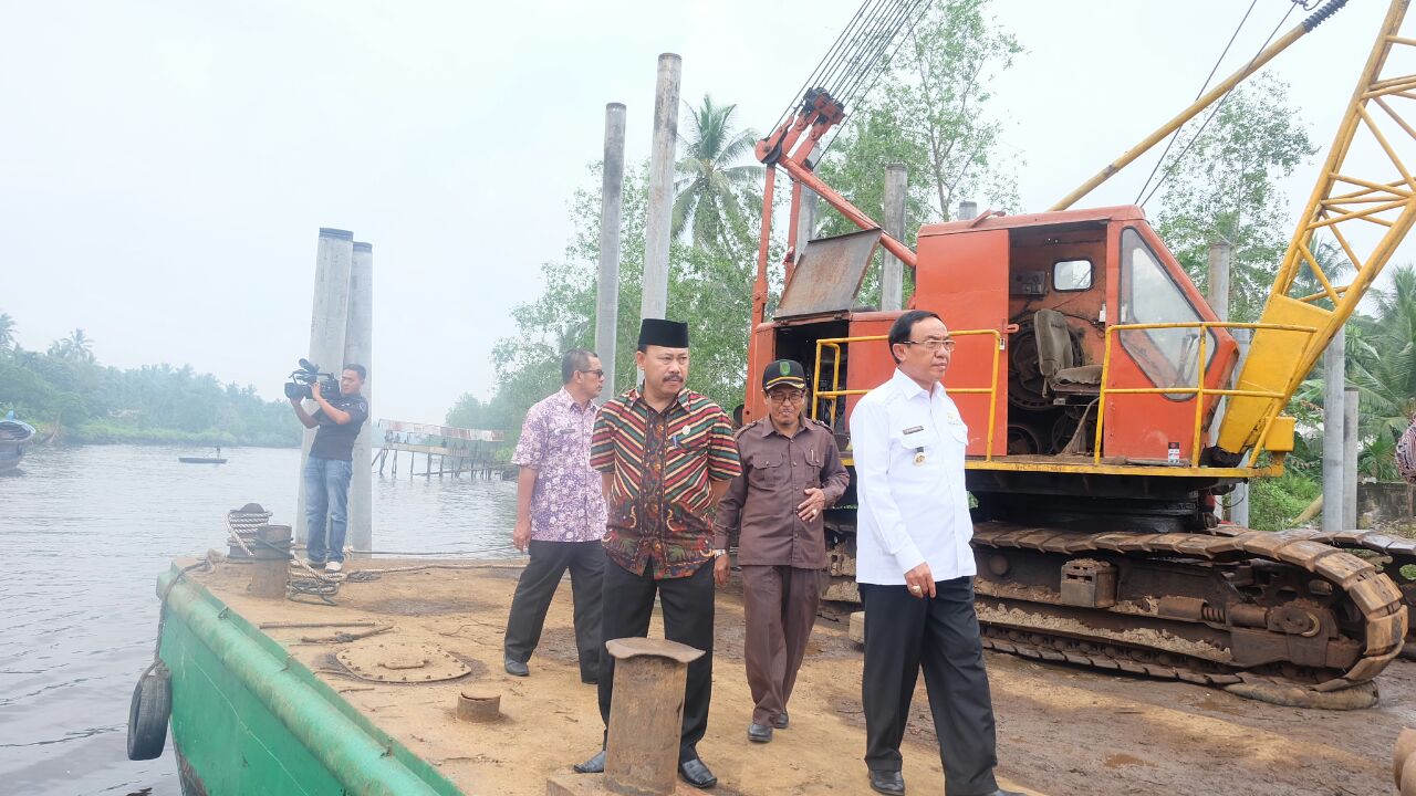 Tinjau Progres Rehabilitasi Jembatan Desa Bente, Mandah