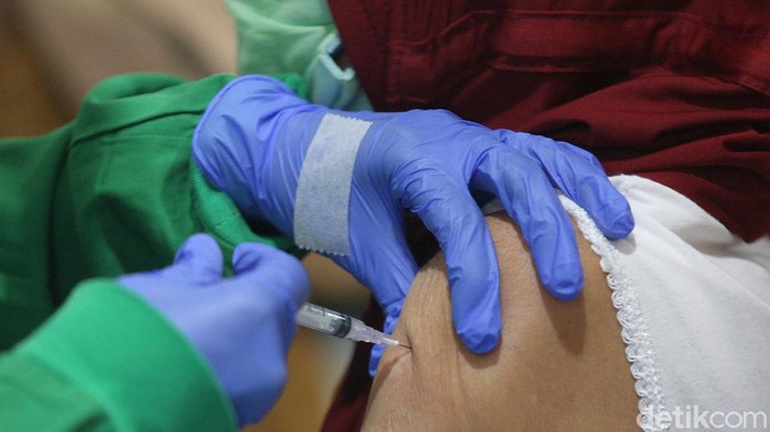 Beresiko! Jangan Pamer Sertifikat Sudah Divaksin di Medsos