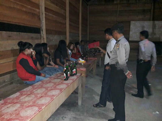 Pemilik Cafe dan Pelayan Terjaring Razia Polisi Di Kuansing