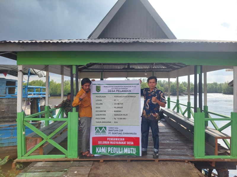 PT Guntung Idamannusa Bantu Rehab Dermaga Desa Pelanduk, Mandah