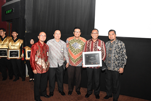 Bank Riau Kepri Syariah Raih Penghargaan The Most Expanding Funding UUS Aset ≤ 1.5 T.