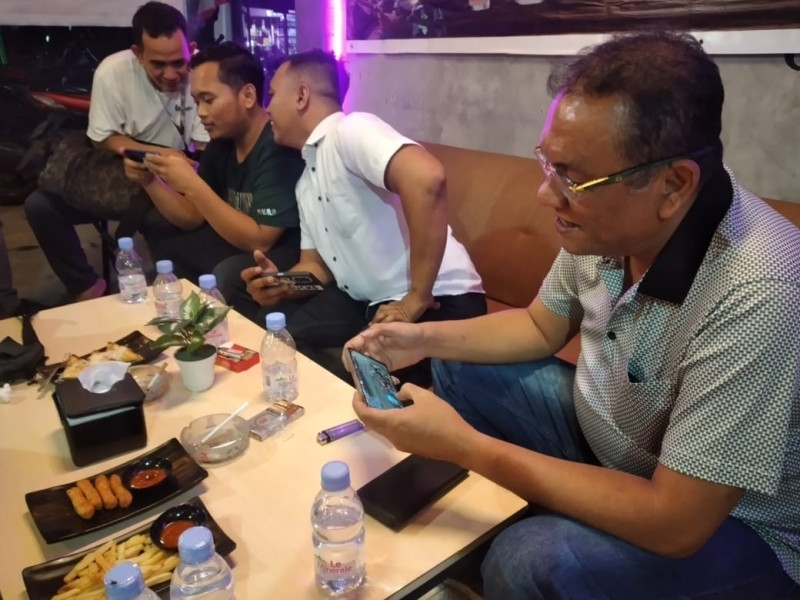 Gelar Turnamen ML, Rudy Sinaga Isi Malming Dengan Keseruan Bersama Gamers di Inhil