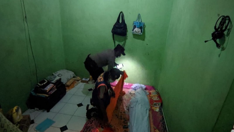 Tidak Punya Uang Untuk Pemakaman, Dedy Nekat Sembunyikan Jenasah Isterinya di Kamar Kos
