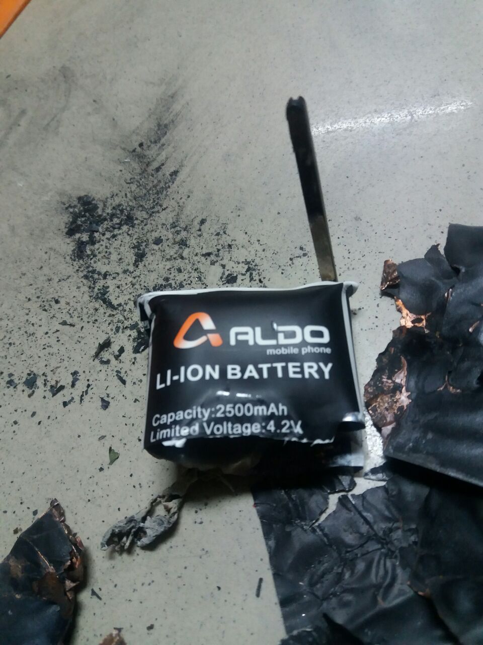 HP Meledak Saat Dicas, Wajah Honorer Infokom dan Statistik Riau Luka