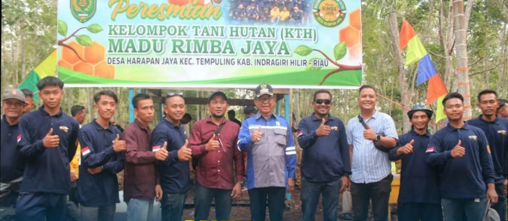 Bupati Inhil Saksikan Proses Panen Madu Lebah Budidaya Milik Poktan di Tempuling