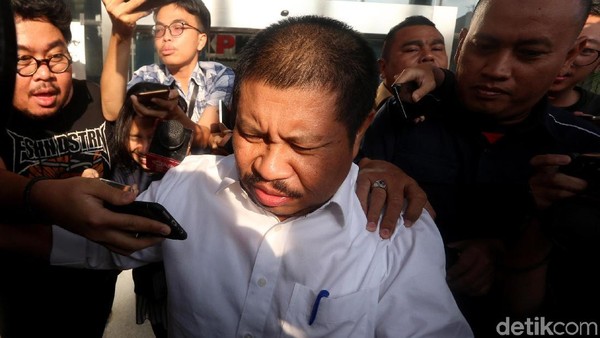 KPK Panggil Amril Mukminin Tersangka Korupsi, Penabalan Gelar Adat Dinilai Tidak Layak