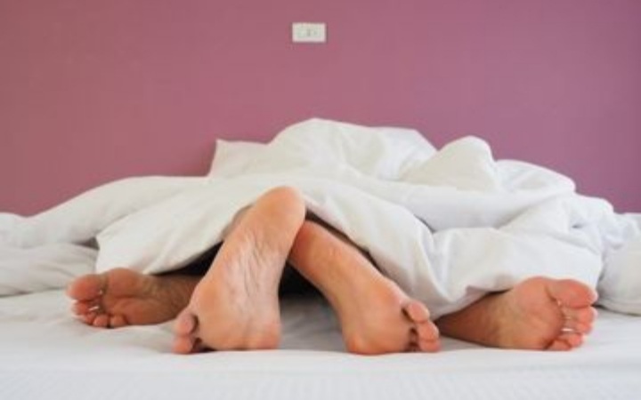 Malam Pertama, Pengantin Wanita Ini Kelabakan saat sang Suami Tetiba Menjerit Hingga Pingsan