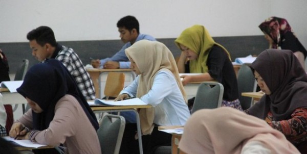 Akibat Belum Akreditasi, Mahasiswa Komunikasi FDK UIN Suska Riau Terancam Tak Bisa Kuliah