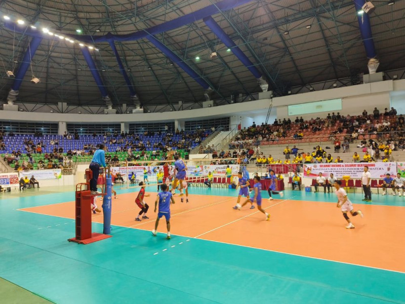Mantap! Tim Voli Putra Riau Menang 3-2 Lawan Kepri