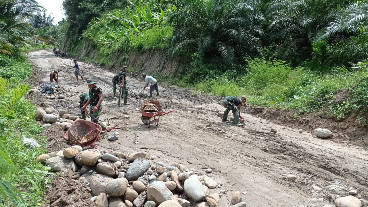 Satgas TMMD Kodim 0204/DS Terus Kebut Penimbunan Jalan