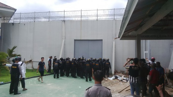Pasca Berontak, Napi Sialang Bungkuk Larang Sipir dan Polisi Masuk. Kecuali ...
