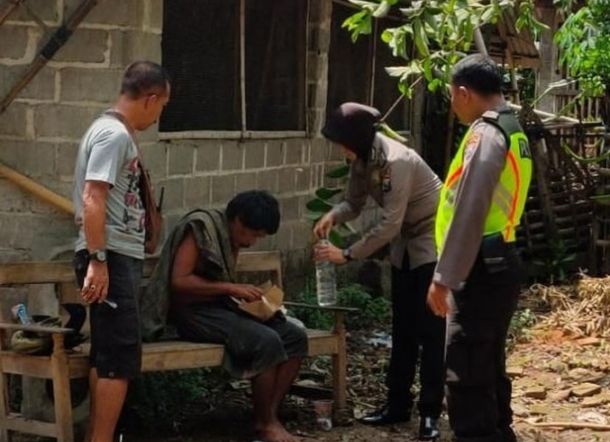 Usai Masturbasi di Pinggir Jalan, Pria Ini Dapat Nasi Bungkus dari Polwan