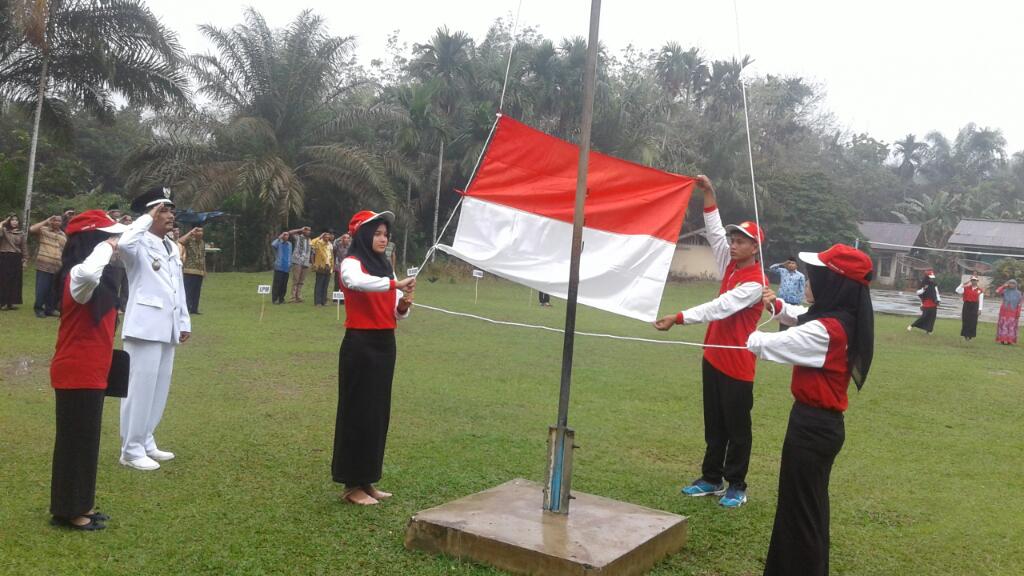 Meski Diguyur Hujan, Peringatan Detik-detik Proklamasi di Desa Air Jernih Berlangsung Sakral