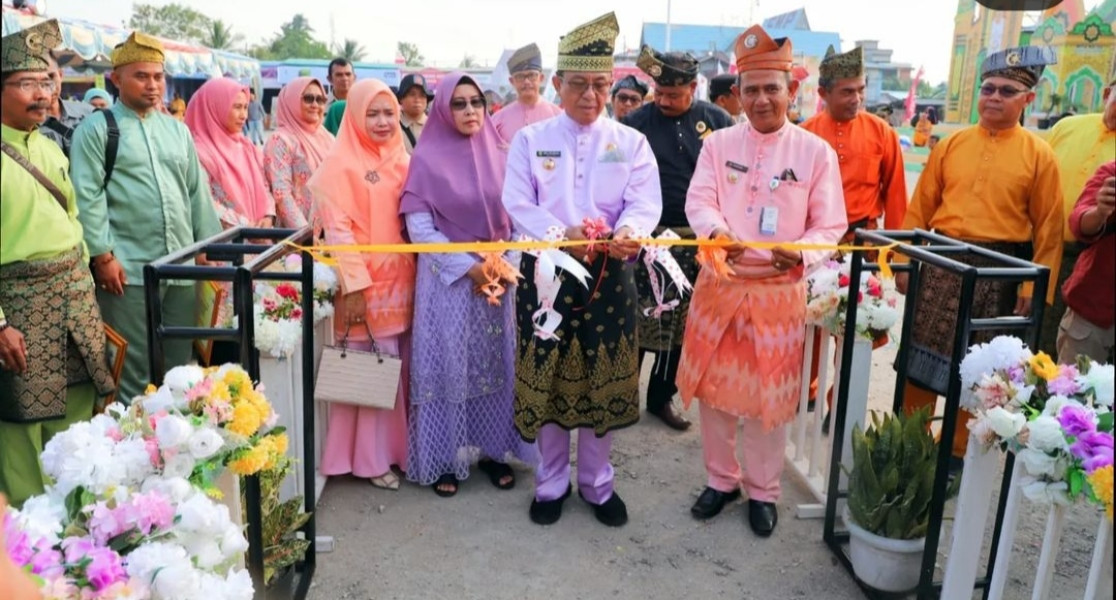 Bupati Inhil Lepas Pawai Ta'aruf dan Buka Bazar MTQ Tingkat Kecamatan Kateman 2023