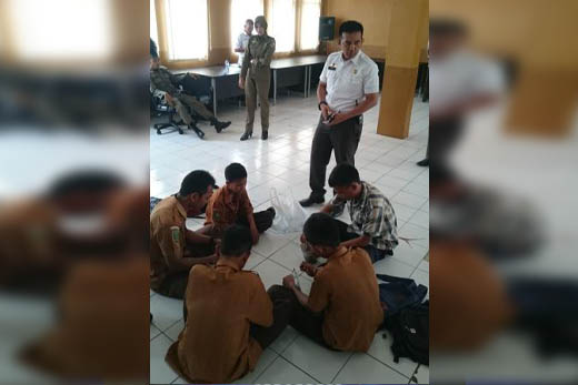 Berjudi dan Narkoba, Lima Orang Siswa Diamankan Satpol PP