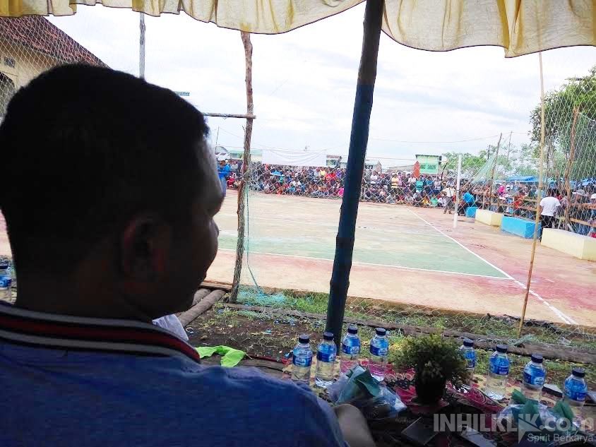 Abdul Wahid Hadir ke Mandah, Panggung Roboh