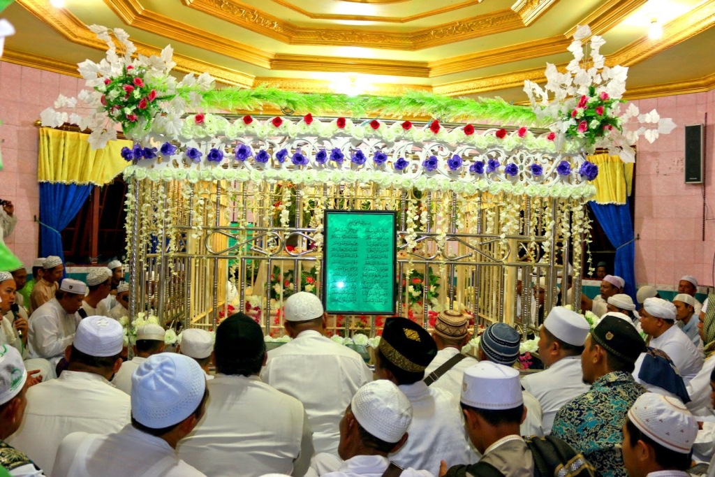 Malam Puncak Haul Ke - 80 Tuan Guru Sapat Dipadati Ribuan Jama'ah