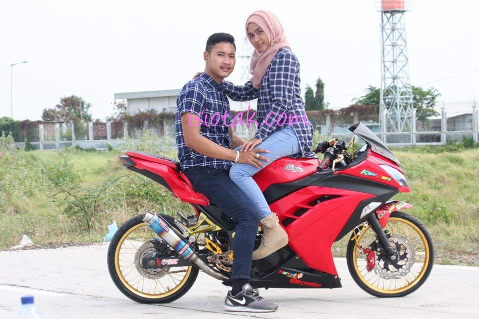 Membonceng Wanita Pakai Motor Sport, Kamu Harus Tahu ini!