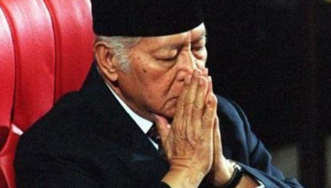 3 Agustus, Soeharto Ditetapkan Sebagai Tersangka