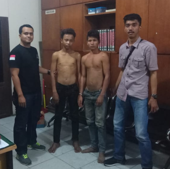 Dua Pria ini Dibekuk Polisi Karena Nekat Curi Aki Mobil