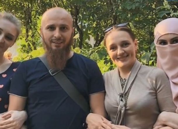Nikahi Istri Ketiga yang Bercadar, Pria Rusia: Kalau Bikin Salah, Tidak Dapat Jatah Sebulan