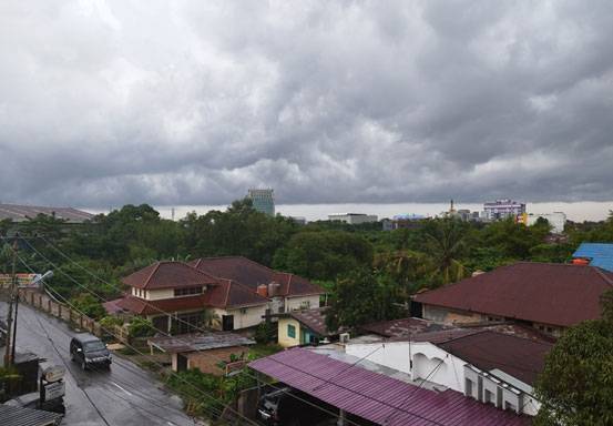 Prakiraan Cuaca Riau Hari Ini: Antisipasi Hujan Lebat dan Angin Kencang