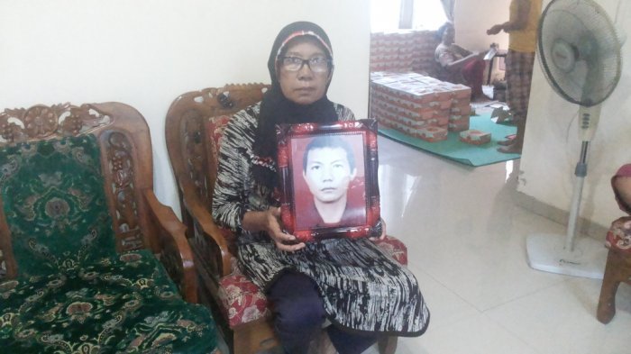 Misteri Pertengkaran di Facebook, Ibunda Ragu Hendra Dibunuh Karena Asmara
