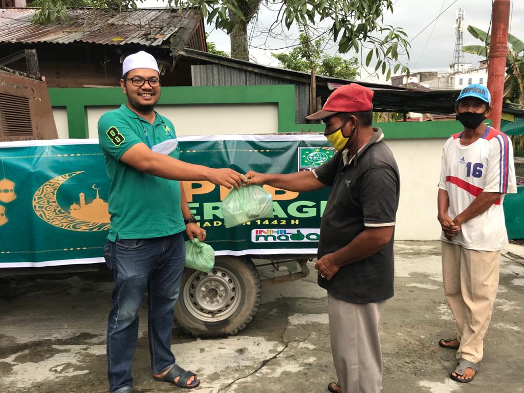 Hari ke Tiga, Dapur Umum PKB Inhil Berbagi Rendang Daging