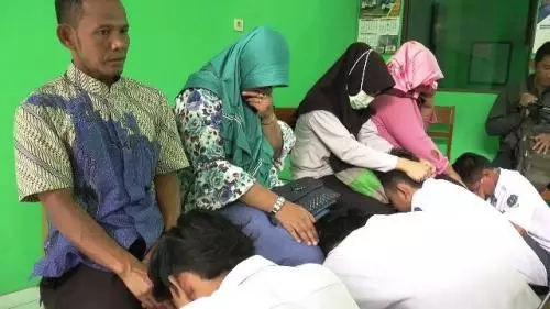 Siswa Pengeroyok Guru SMK Sungkem Minta Maaf