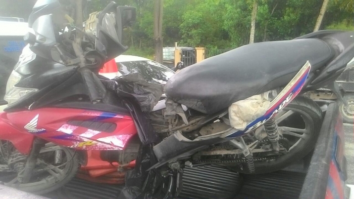 Terlibat Kecelakaan, Sepeda Motor Bawa 5 Penumpang Masuk Ke Kolong Dum Truk