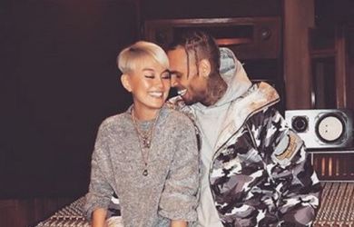 Agnez Mo dan Chris Brown Ciuman di Pantai, Netter Heboh