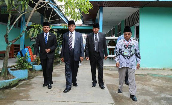 Bupati dan Ketua DPRD Inhil Tinjau Pelaksanaan UNKP SMP Sederajat