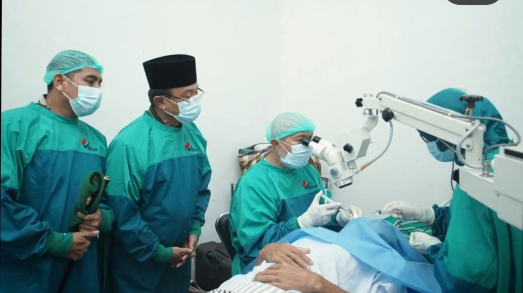 Diikuti Ratusan Pasien, Bupati Inhil Buka Operasi Katarak Mata Gratis